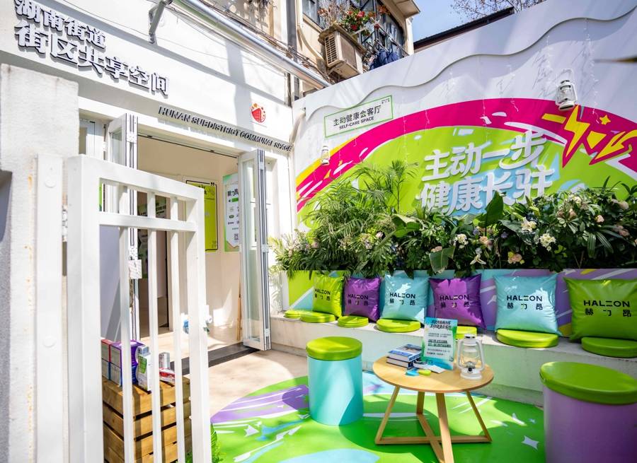 为上海定制甜辣卤味、为乡土动物做设计，国际消费品牌把本土化玩明白了